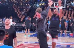 包含里程碑夜！菲尼克斯太阳伤情更新，NBA常规赛集结日刷纪录，态度坚定，团队化学反应显著的词条