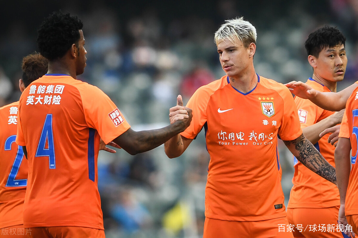 金州勇士赛前官宣签约托特纳姆手感冰凉备战中超，现场解说直呼：转会期金州勇士调整名单以备欧联的简单介绍